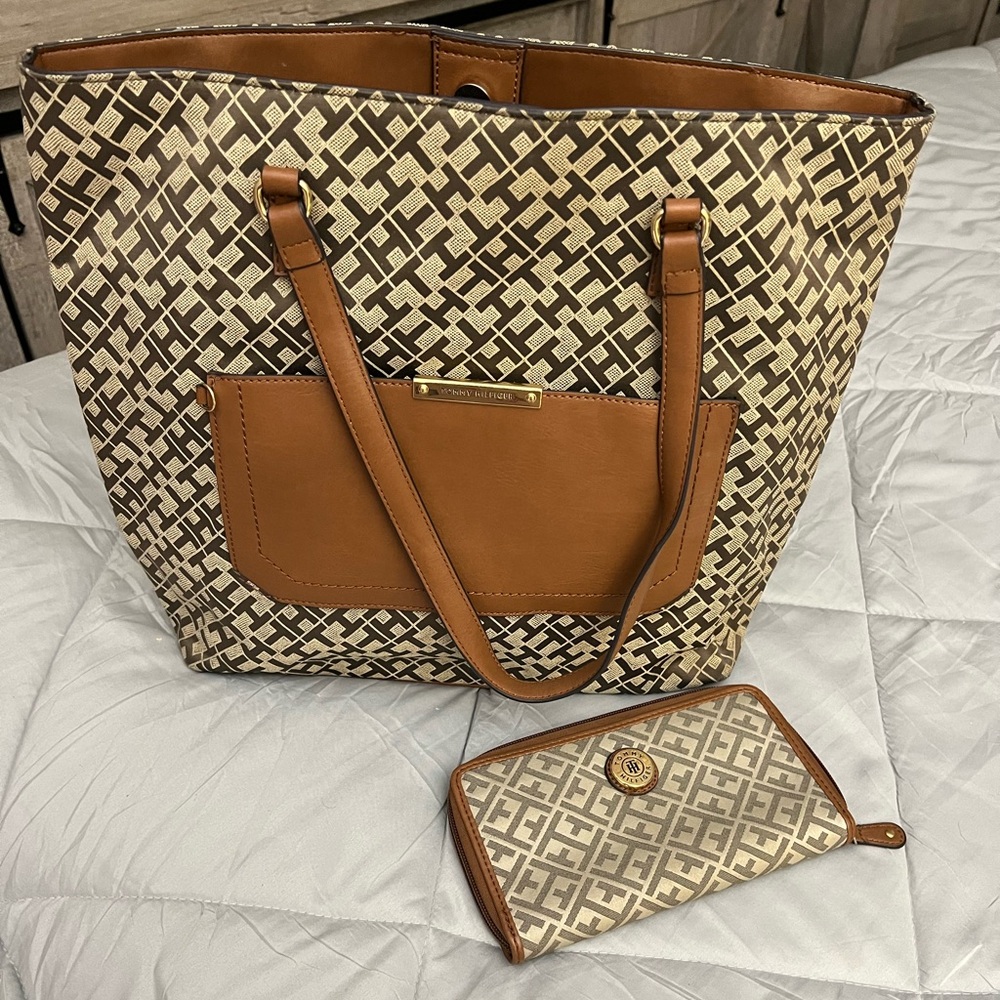 Tommy Hilfiger Tote Bag and Wallet Set